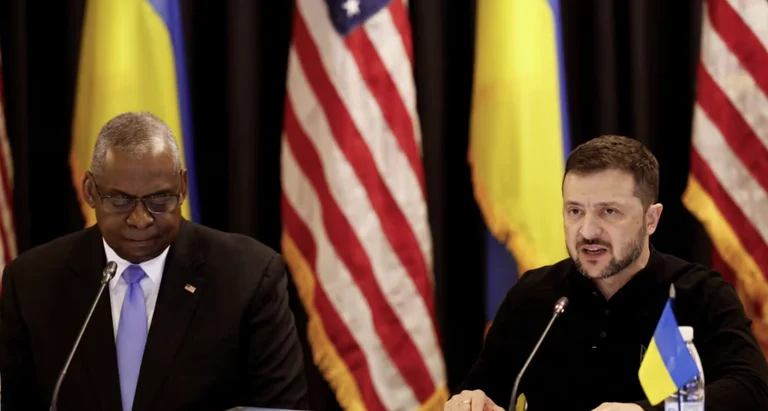 Zelensky roga a los aliados por más armas, dice que los rusos deben elegir entre