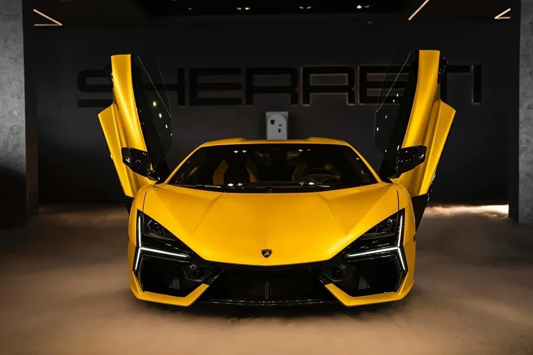 Auto SHERRETE trae a Kosovo el Lamborghini más poderoso jamás producido - Revuelto V12 JPEG