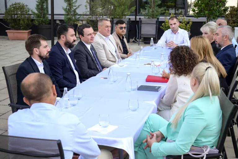 Bocca di pietra di Ceele, Kurt scrive sull'incontro con Attice, sée dice non una parola sul Ponte Ibri