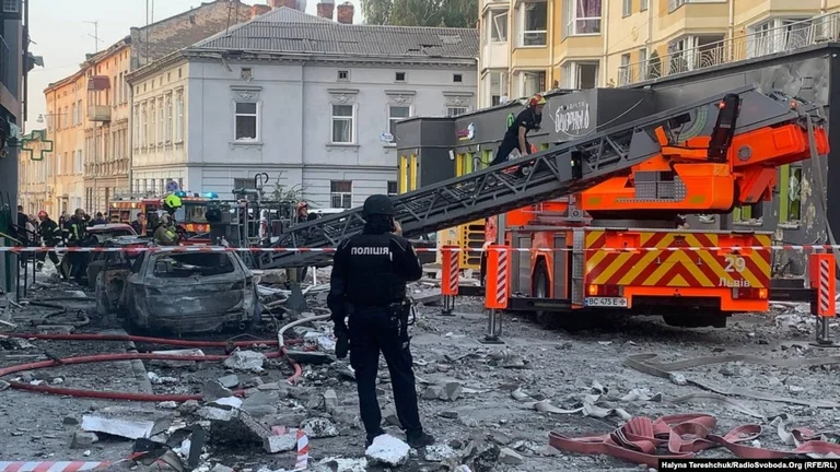 Almeno sette uccisi dai nuovi attacchi russi alle città ucraine
