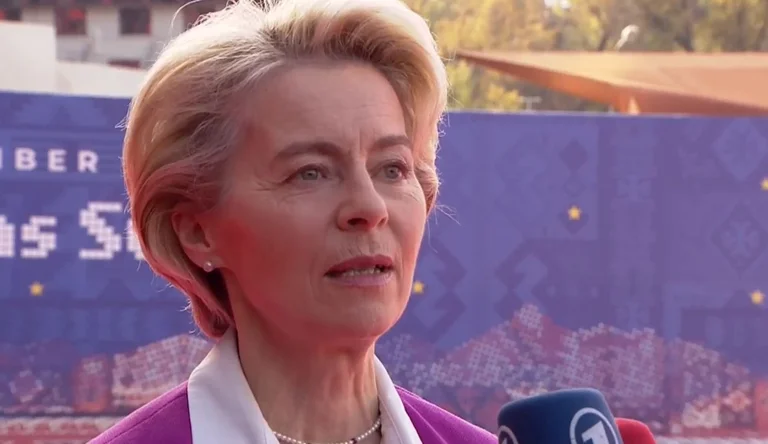 Von der Leyen i kërkon Kurtit dhe Vuçiqit de-përshkallëzim të situatës në Veri