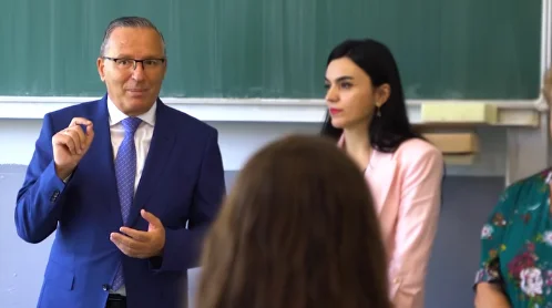 Hamza veröffentlicht Bilder von Studentenbesuch in Mitrovica: Jugendbildung - Die stärkste Stiftung des ganzen Staates