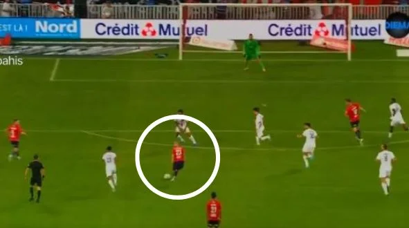 There's someone stopping him, sir. HEGROVAAAAAAA AAA achieves super goal against SPGUA