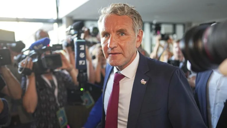 Germany's far-right alternative leads by vote, Scholzin leaves behind