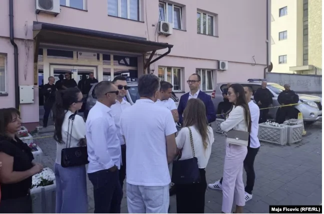 Serben im Norden Mitrovica versuchen, in paralleler Gemeinde zu arbeiten