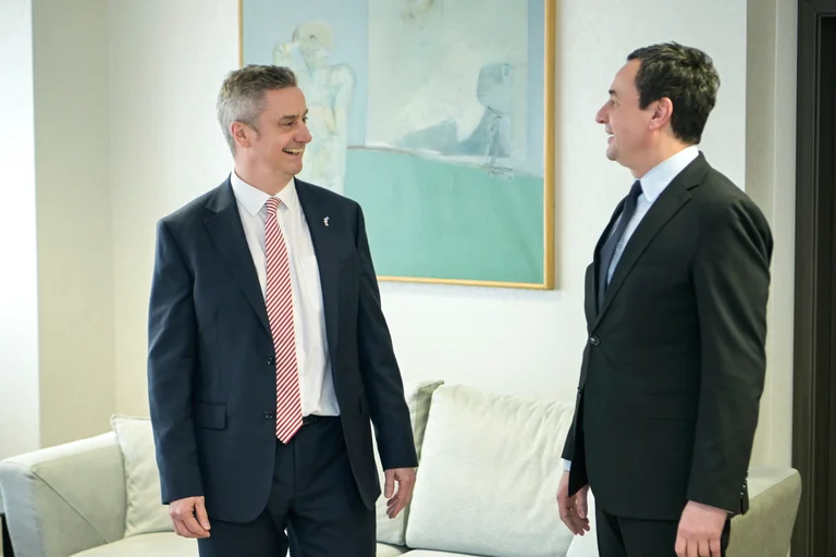 Ambasciatore britannico: Rischio di Promuovere le Tensioni, Söna ha consultato