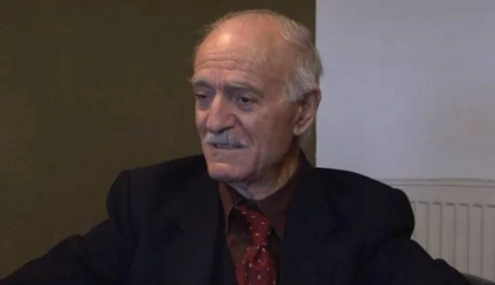Sokol Dobruna wird für das Interview von Specialised Prosecutor's Office investigators eingeladen