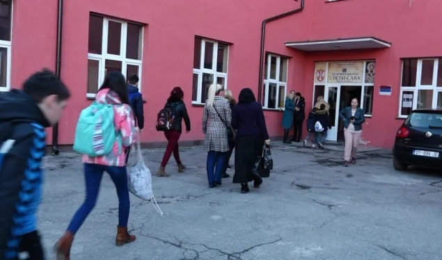 Polizei für maximale Pflege in der Nähe von Schulen