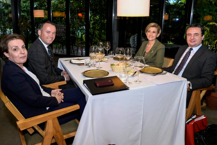Oltre a Pec e Gervales, Mimoza Kusari conclude in VV'S Bay