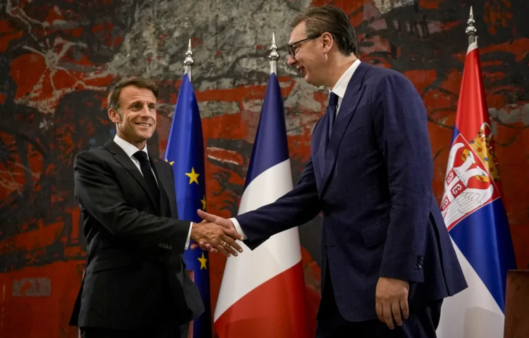 Serbien kauft 12 Schiffe aus Frankreich.