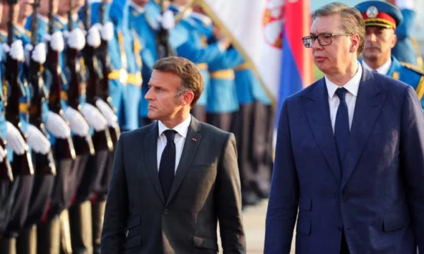 Macro arrive en Serbie pour discuter de ses liens avec l'UE ainsi que de ses relations avec le Kosovo