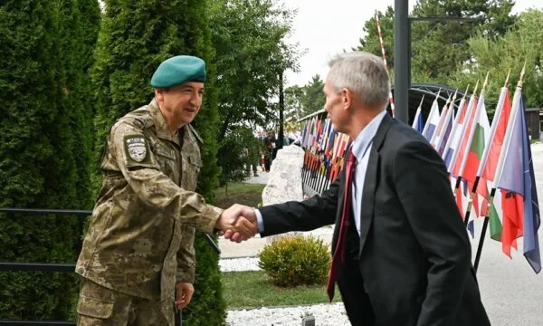 Alto funcionario de la OTAN en Pristina, Ulutas anuncia con actividades de la KFOR y apoyo al Diálogo