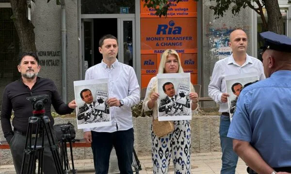 Ouverture du poste Kosovo dans le nord de Mitrovica, action serbe