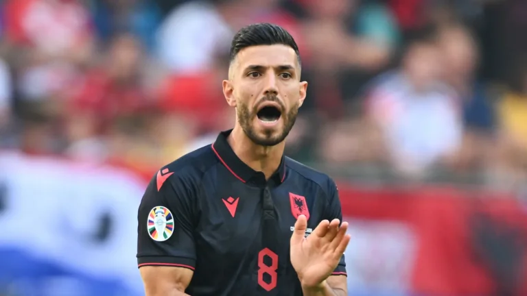 Klaus Gjasula se retira de Albania