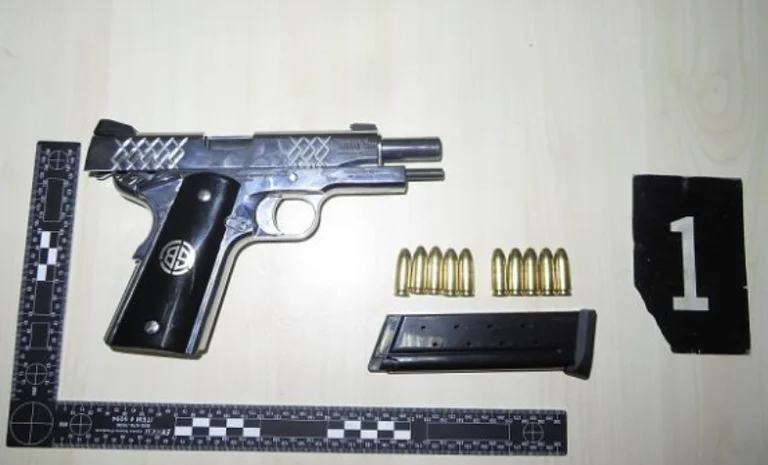 Arrested by a person in Pec, guns were found during the search