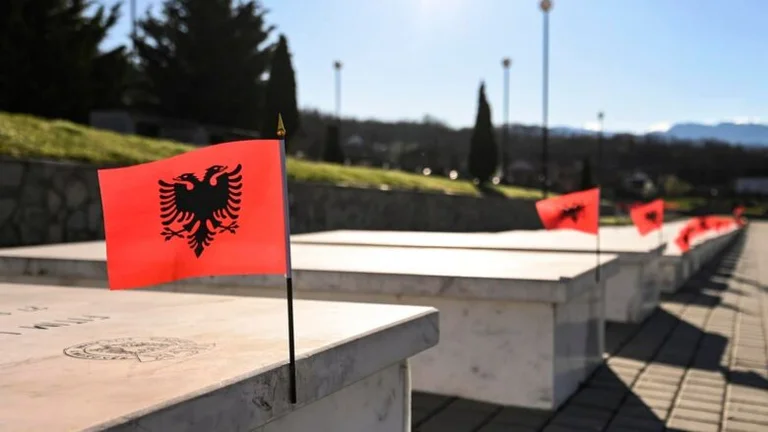 Ambasadat kritikojnë strategjinë e Kosovës për krimet e luftës: Trajtohen vetëm viktimat nga radhët e komunitetit shqiptar