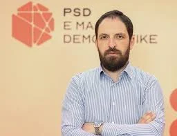 “Shyqyr qe vdiq Astriti e po rritemi”, çfarë i kishte thënë Kurti – Shalës në protestën para burgut të Prizrenit?