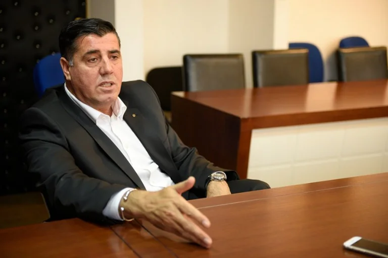 Haziri: Kurtin s’po e presin në institucionet e Qeverisë së ShBA’ve, por nëpër zyra të partisë
