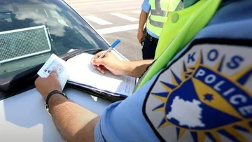 Autorennen in einem Wohngebiet in Pec, Fahrer fein 500 Euro