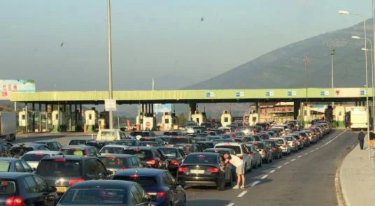 Mbi 60 mijë kosovarë drejt Shqipërisë brenda 24 orëve