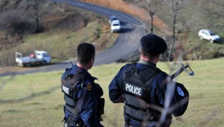 Patrouilles de la police des frontières ajoutées aux monts Istog, près de la zone frontalière entre le Kosovo et la Serbie