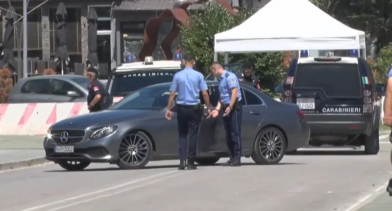 Le coursier “pèse” tente de traverser le pont Ibrit en voiture, interdit par les carabiniers