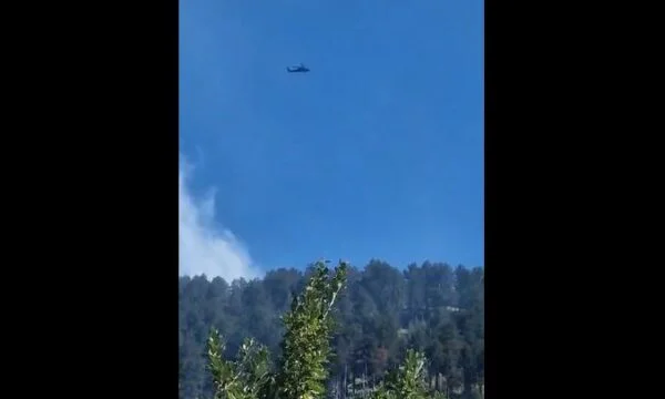 Fuego en Prevale, llega el primer helicóptero.