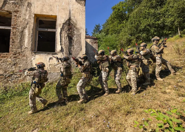 Kosovo, Albanian Special Troops Test Regative Skills, American Command for Europe Watchs