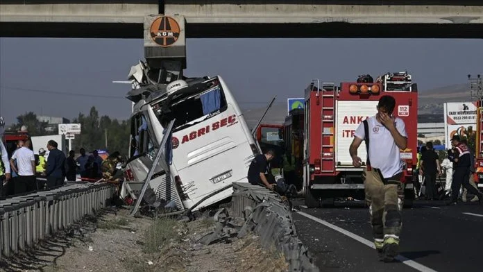 A bus in Ankara, nine dead, 26 injured