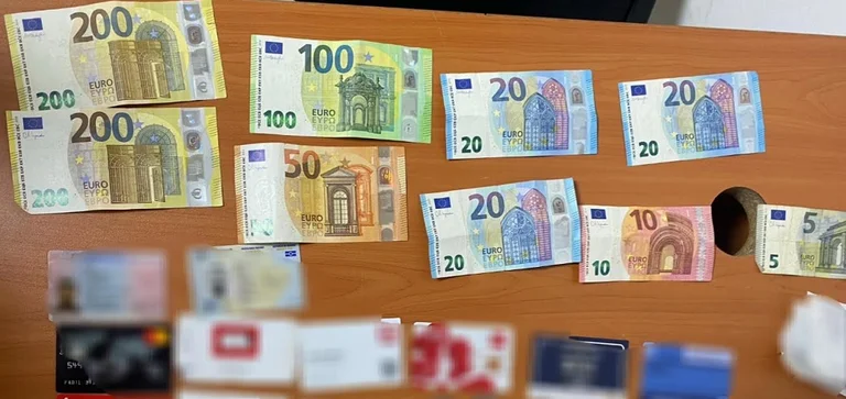 Gefundenes Portfolio mit 625 Euro, 16 Jahre alt in Ferizaj übergeben an die Polizei