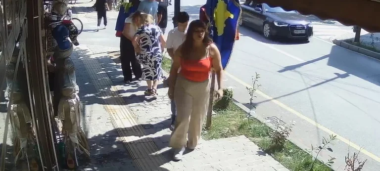 Police seek citizens' help in finding a suspect