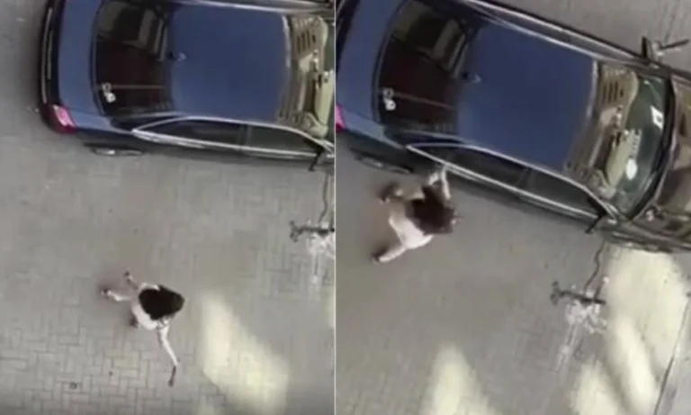Eine Frau in Fushe Kosovo trifft Autos mit Hammer, bricht Glas