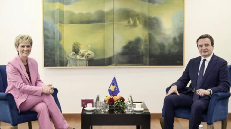 Kurti awaits his adviser who climbed back to the front of Presevo municipality