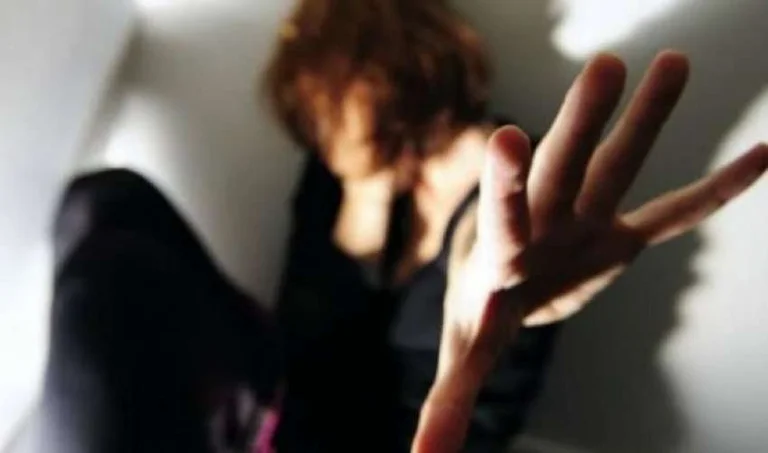Una donna a Vushtrri è sessualmente aggredita, arrestata