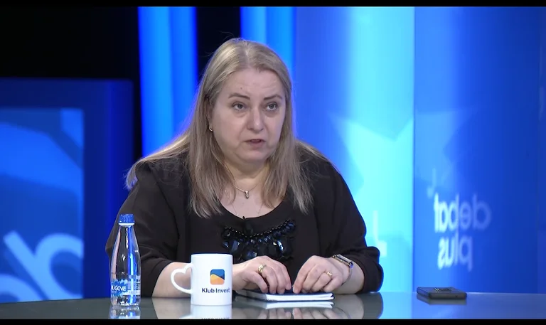 “Zymer State Security's worst Zymer” ehemaliger politische Gefangene bezieht sich auf die Folter, die sie von UDB Albanians erlebt hat