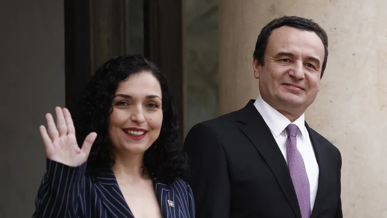 Vuelva a la sonrisa de Ousman Kurt, se ven de buen humor.