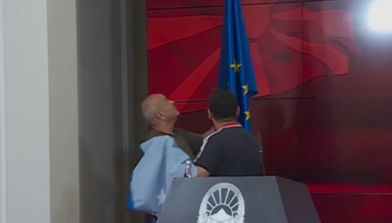Le Kosovo a confondu drapeau avec l'UE