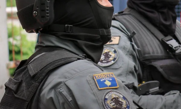 La grande opération de police à Pristina, aurait arrêté une personne très recherchée, la police :