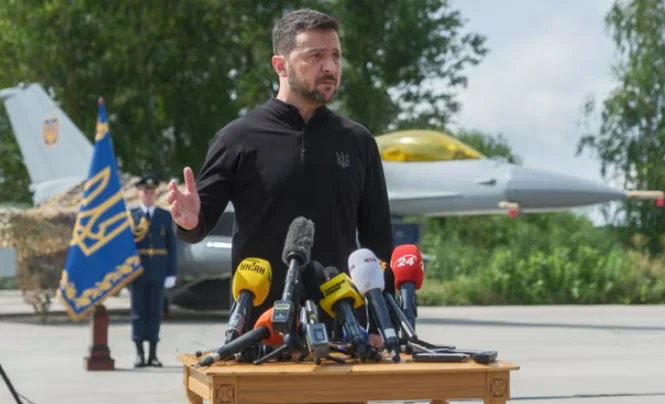 Ukrainian pilots have begun flying F-16 aircraft produced by the US, Zelensky reports