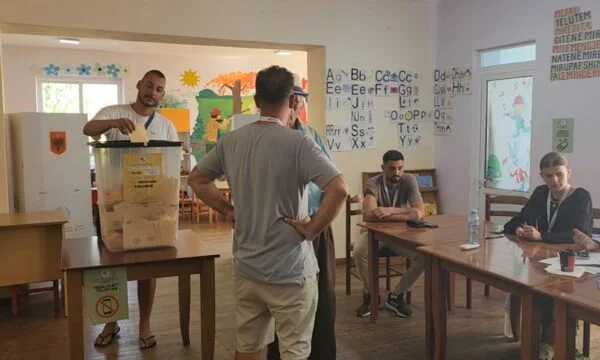 Himara is voting for new mayor, 60,000 voters without valid ID cards.