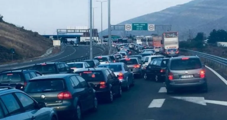 Mbi një orë e gjysmë pritjet në Merdarë