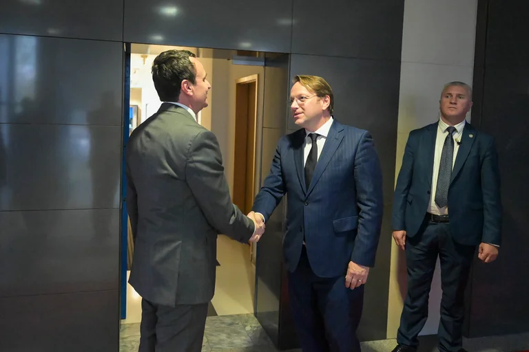 From the prime minister's office, strongly reacts to EU official, show European commissioner what his duties are