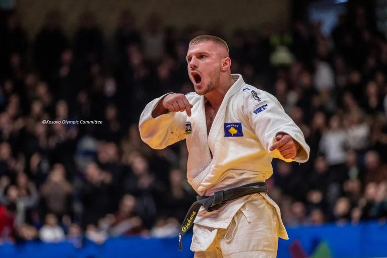 Aquiles Gjakova en las semifinales de los Juegos Olímpicos