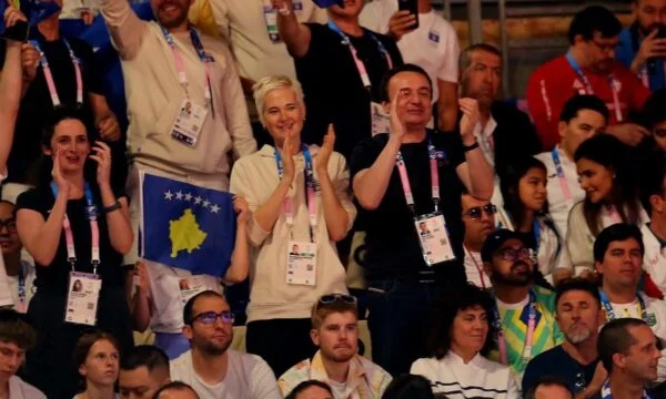 Quando Kurti reagisce dopo la medaglia Distria: Siamo orgogliosi di questo risultato