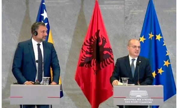 Il primo diplomatico albanese esorta BiH a rivalutare l'approccio del Kosovo
