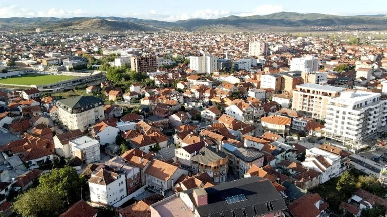 Gjilan, arrestohet i dyshuari për gjuajtje me armë zjarri në aheng familjar