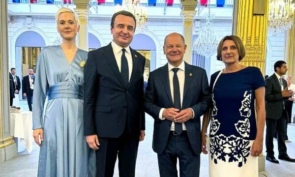 Kurt publie des images de la réception de Macron au Palais Elysée, rencontre Scholz et d'autres dirigeants