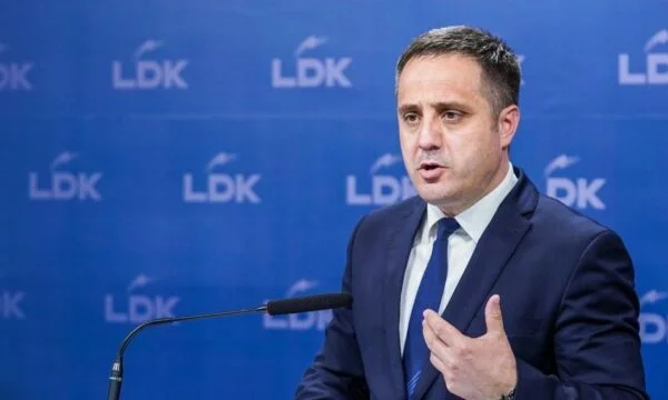 Selmanaj: Auto - la determinazione dichiara traditori a chiunque pensi diversamente e rivela fallimento