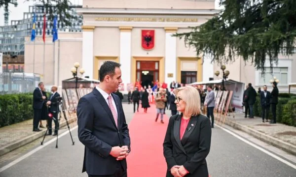 Konjufca reacciona después de la renuncia de Lindita Nikolla: Mi querida hermana Deseo su salud