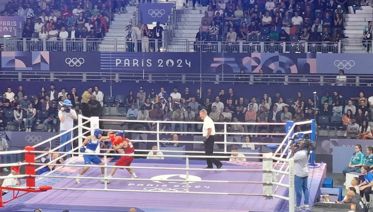 Genial. Donjet Sadiku gana el primer duelo contra el oponente tailandés